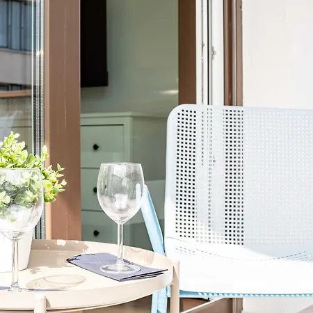 - Balcony - Relaxing Urban Hideaway *
