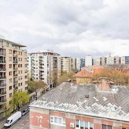 - Balcony - Relaxing Urban Hideaway *