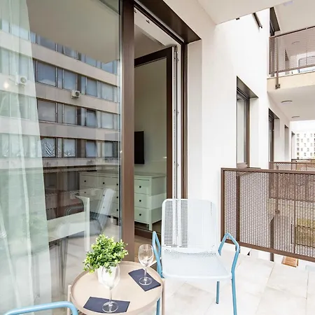- Balcony - Relaxing Urban Hideaway *
